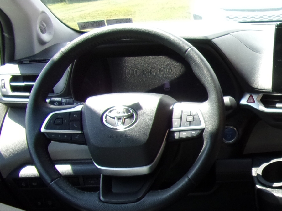 2023 Toyota Sienna XLE - Photo 10