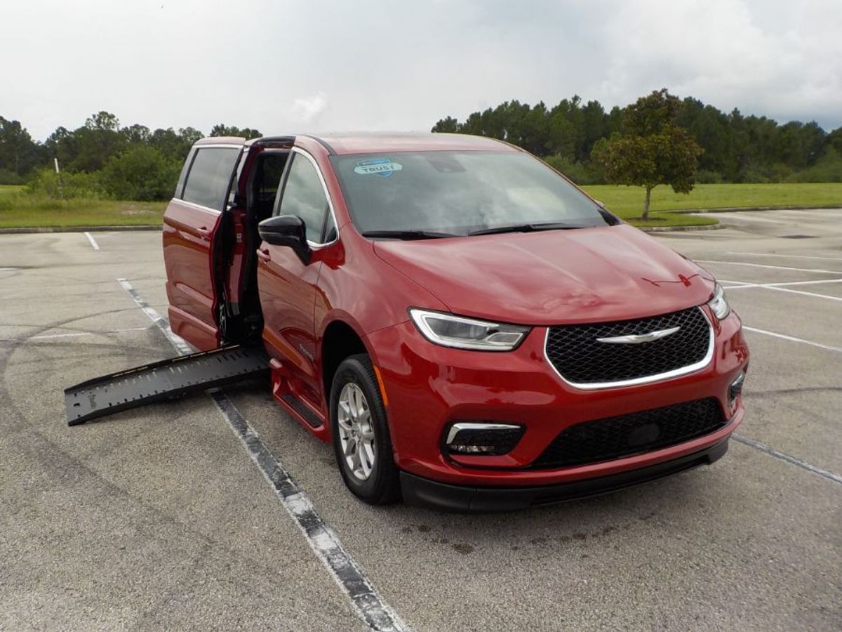 2025 CHRYSLER PACIFICA - Image 26