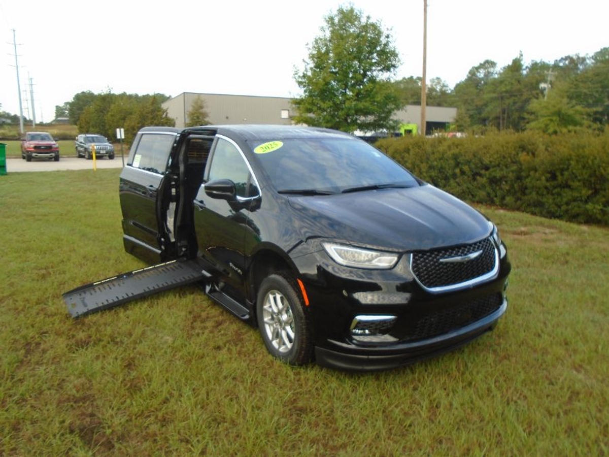 2025 CHRYSLER PACIFICA - Image 9