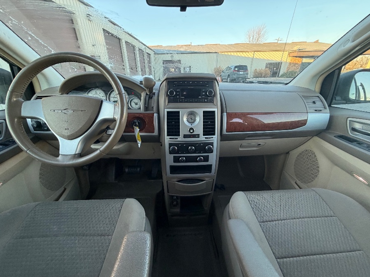 2009 CHRYSLER TOWN AND COUNTRY - Image 17