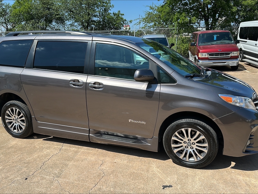 Used 2020 Toyota Sienna XLE Premium - BraunAbility Side Entry Entry Fold Out Automatic Ramp