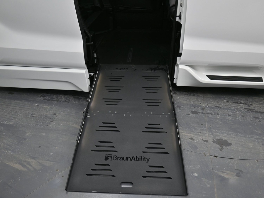 New 2025 Toyota Sienna Hybrid LE - BraunAbility Side Entry Entry Fold Out Automatic Ramp