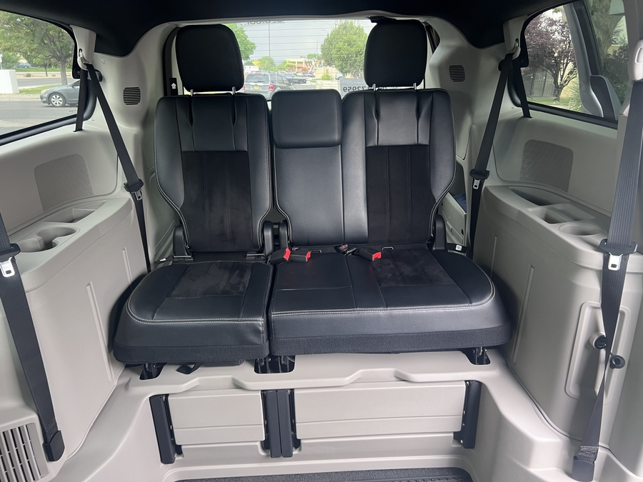 Used 2017 Dodge Grand Caravan SXT - BraunAbility Side Entry Entry Fold Out Automatic Ramp