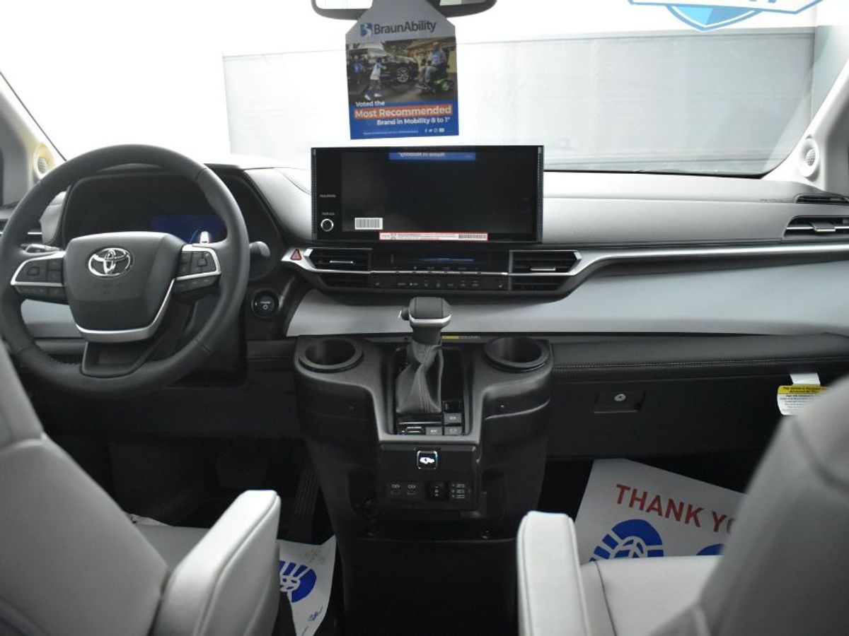 2025 TOYOTA SIENNA - Image 13