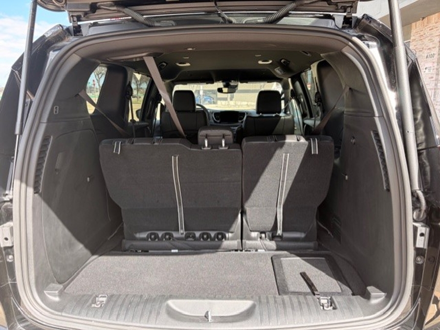 Black Chrysler Pacifica image number 9