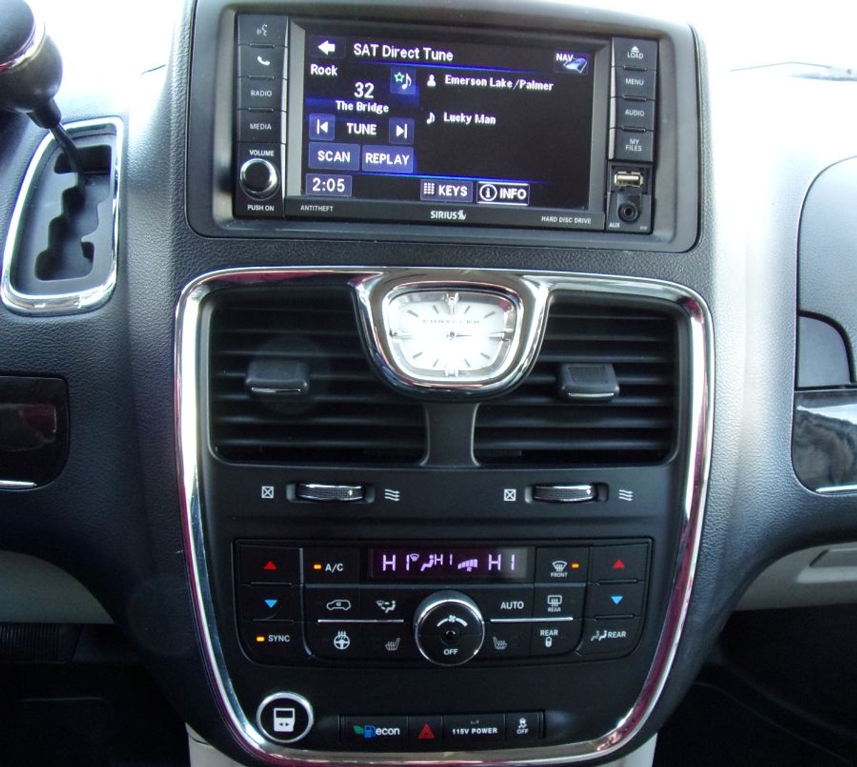 2015 CHRYSLER TOWN AND COUNTRY - Image 10