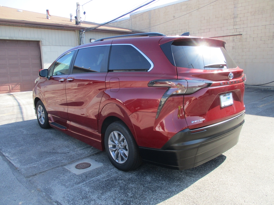 Red Toyota Sienna image number 3