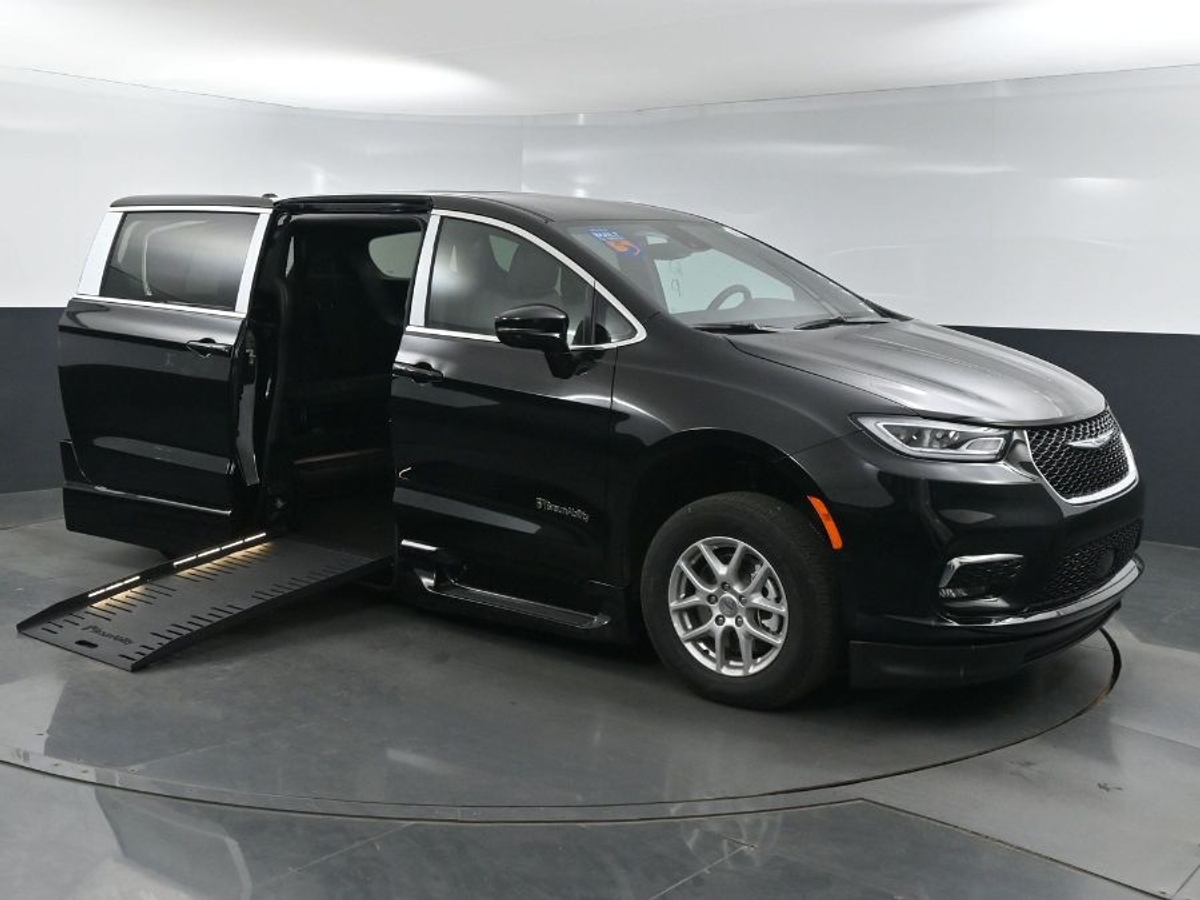 2025 CHRYSLER PACIFICA - Image 2