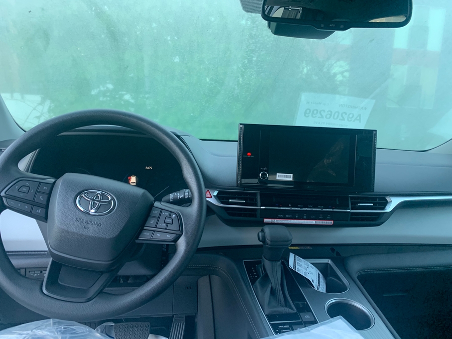 New 2026 Toyota Sienna Hybrid LE - Vantage Mobility Rear Entry Entry Fold Out Manual Ramp