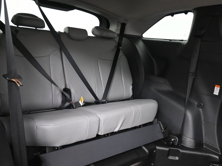 Blue Toyota Sienna image number 9