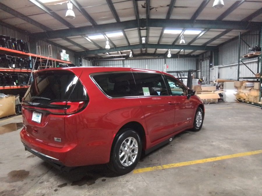 Número de imagen rojo Chrysler Pacifica 6