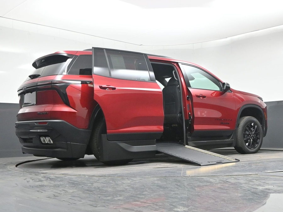 New 2026 Chevrolet Traverse 1LT Midnight - BraunAbility Side Entry In Floor Automatic Ramp