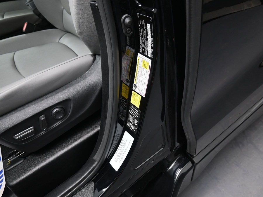 Black Toyota Sienna image number 16