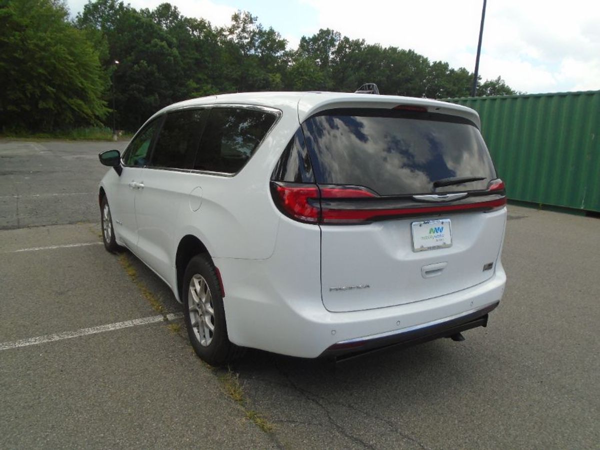 2024 CHRYSLER PACIFICA - Image 4
