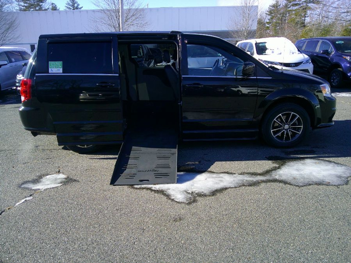 2017 Dodge Grand Caravan SXT's photo