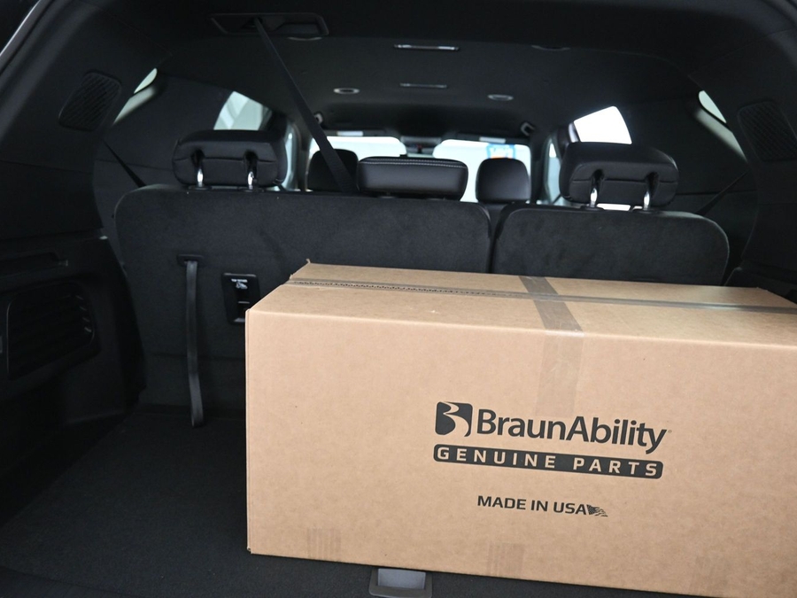 New 2026 Chevrolet Traverse 1LT - BraunAbility Side Entry Entry In Floor Automatic Ramp