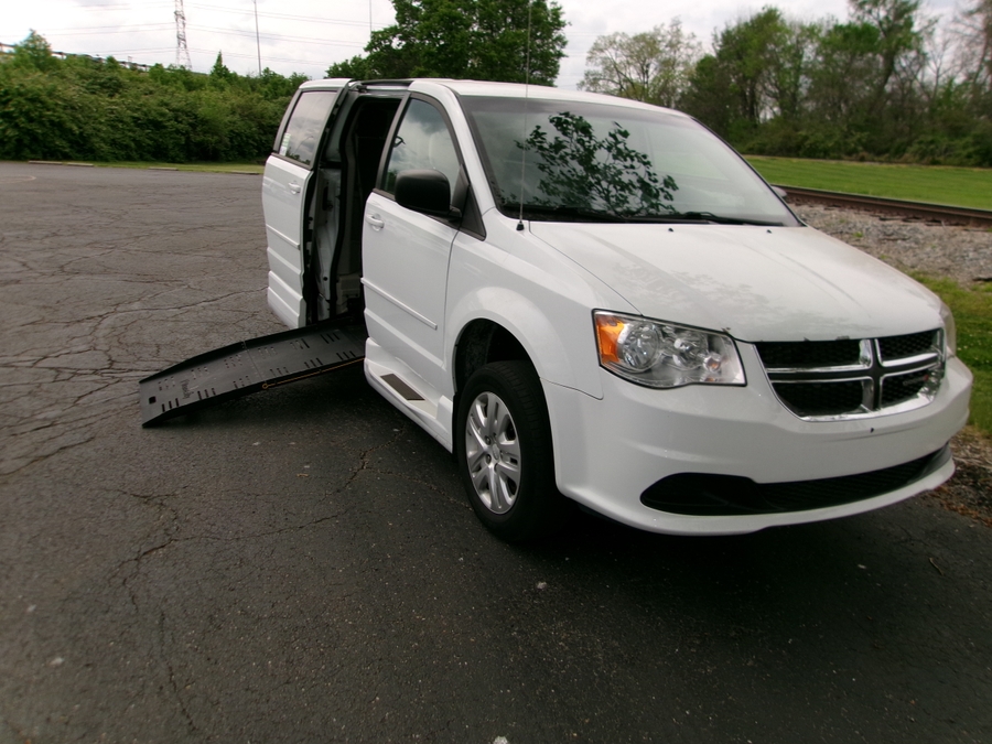 White Dodge Grand Caravan image number 2