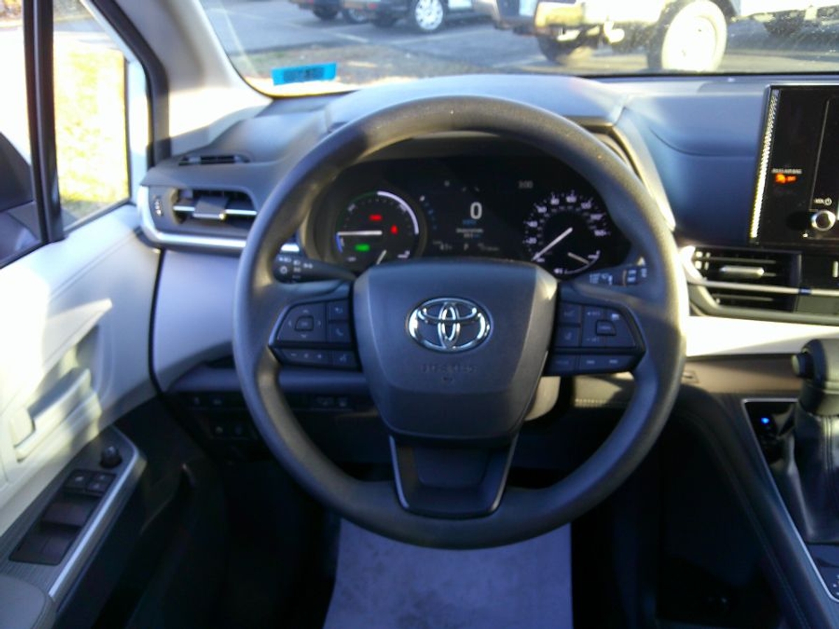 2025 TOYOTA SIENNA - Image 13