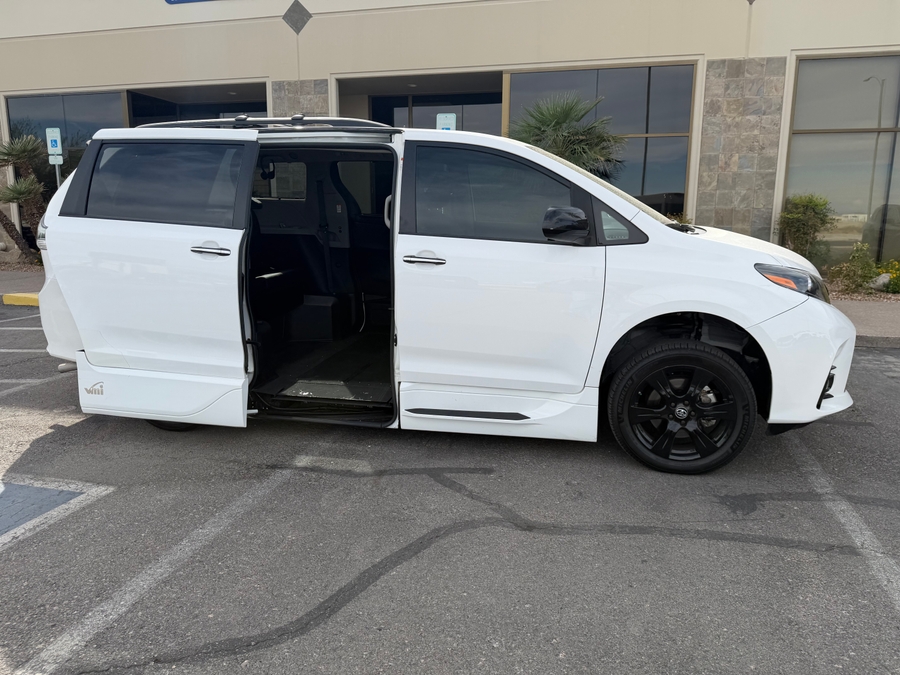 Used 2020 Toyota Sienna SE Premium - VMI Side Entry In Floor Automatic Ramp