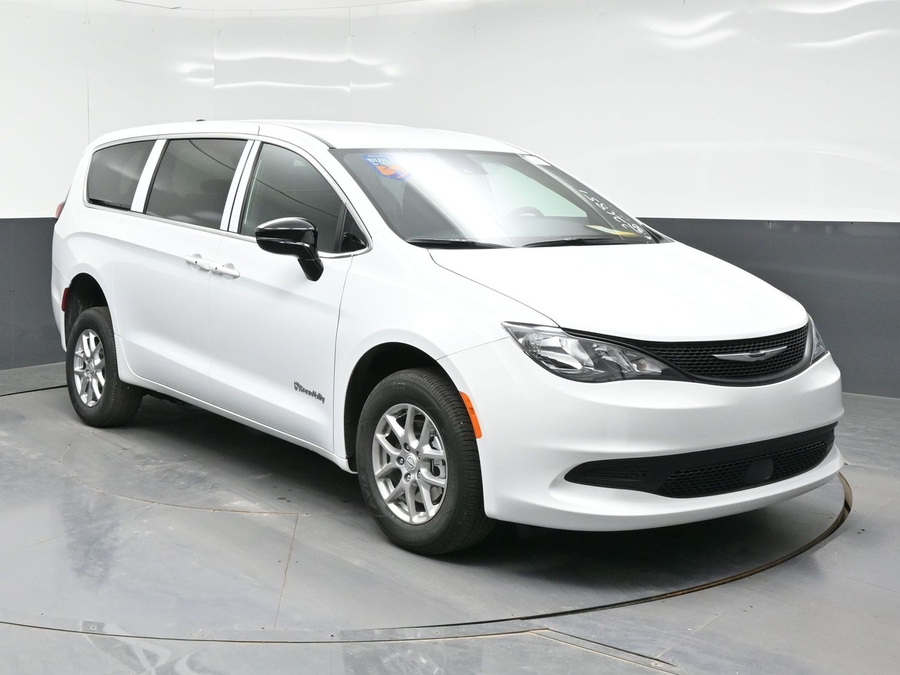 2026 Chrysler Voyager LX's photo