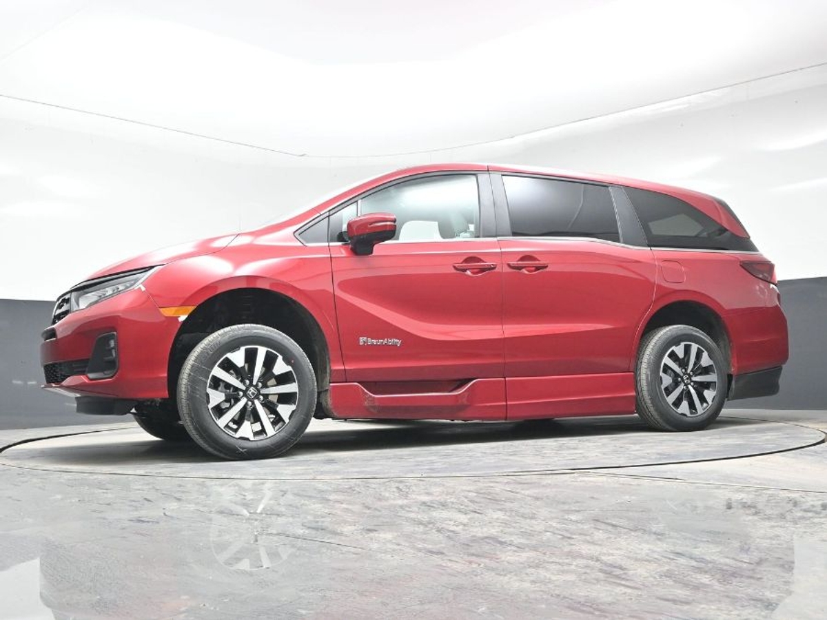 Red Honda Odyssey image number 24