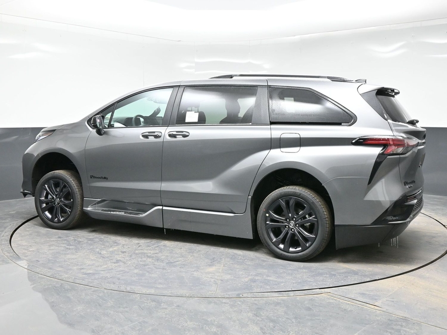 New 2026 Toyota Sienna Hybrid XSE Sport - BraunAbility Side Entry Entry Fold Out Automatic Ramp