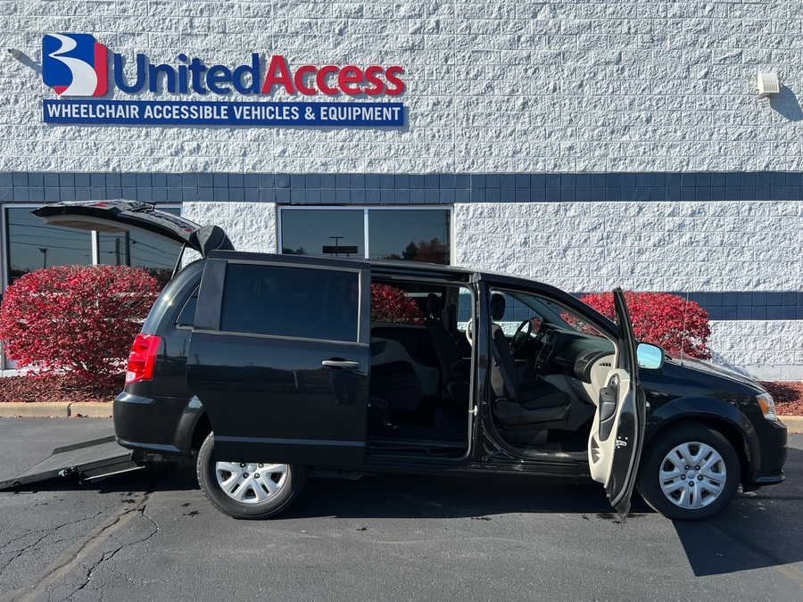 New 2019 Dodge Grand Caravan SE - International Mobility Rear Entry Entry Fold Out Manual Ramp