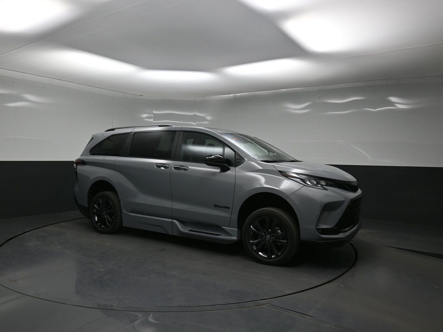 New 2026 Toyota Sienna Hybrid XSE Sport - BraunAbility Side Entry Fold Out Automatic Ramp