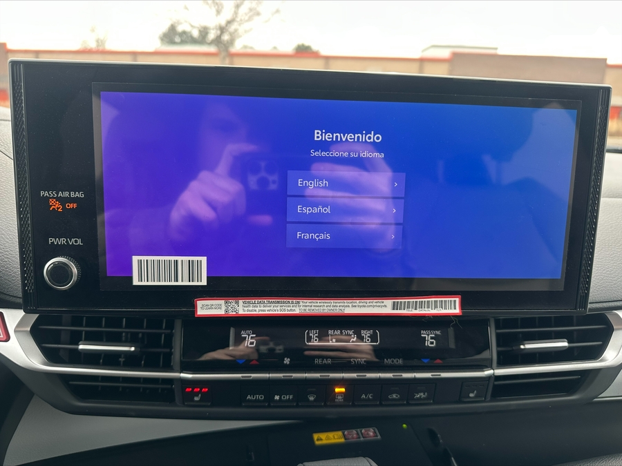 Grey Toyota Sienna image number 9