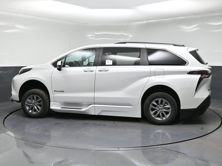New 2026 Toyota Sienna Hybrid XLE Add - BraunAbility Side Entry In Floor Automatic Ramp