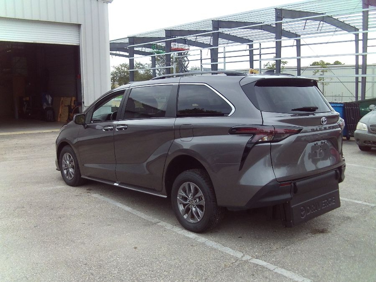 2024 TOYOTA SIENNA - Image 5