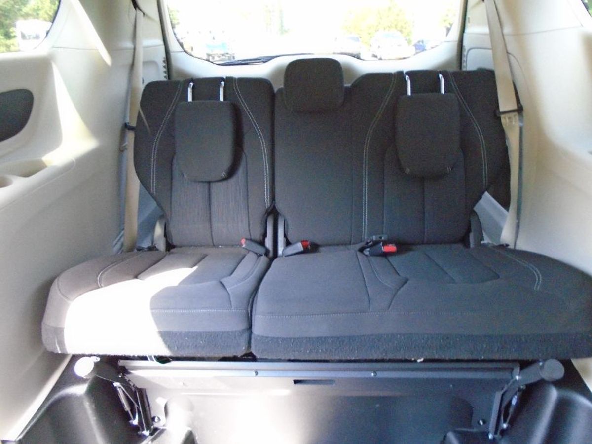 2023 CHRYSLER VOYAGER - Image 13