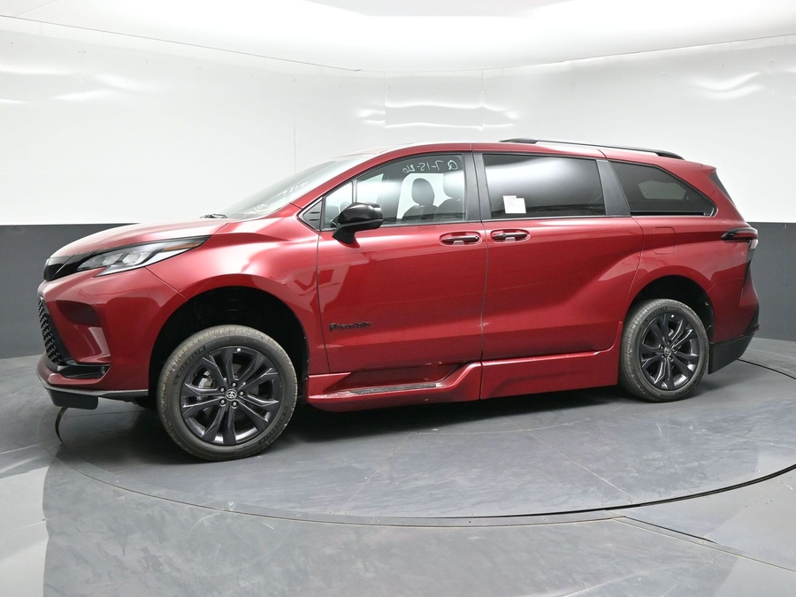 New 2026 Toyota Sienna Hybrid XSE Sport - BraunAbility Side Entry Fold Out Automatic Ramp