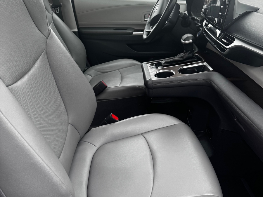 Used 2021 Toyota Sienna Hybrid XLE Base - VMI Side Entry Entry In Floor Automatic Ramp