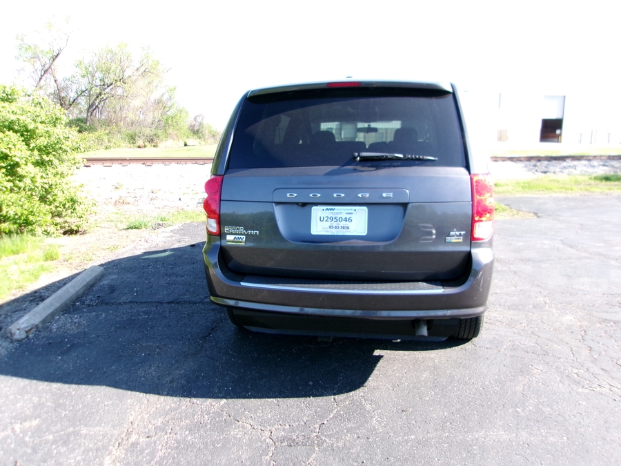 Grey Dodge Grand Caravan image number 14