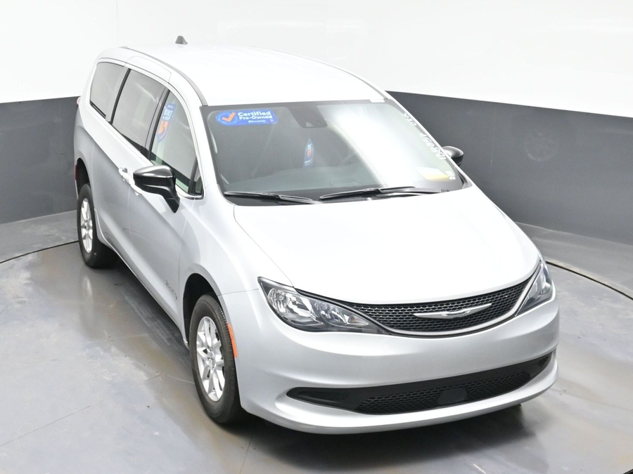 New 2026 Chrysler Voyager LX - BraunAbility Rear Entry Fold Out Manual Ramp