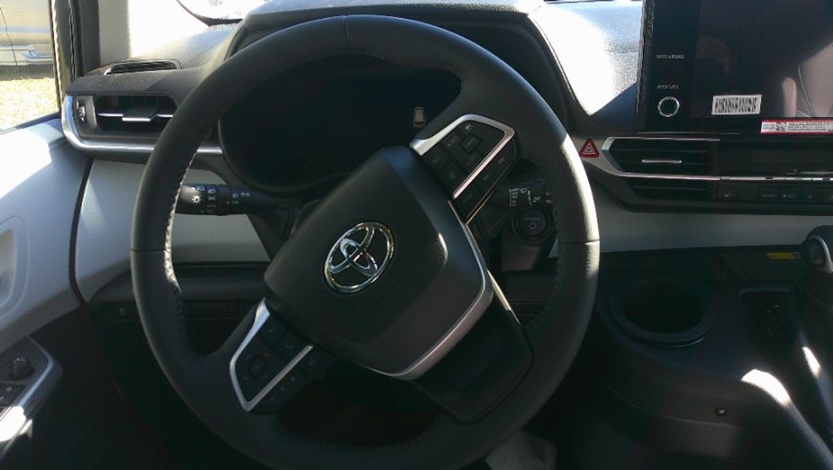 2025 TOYOTA SIENNA - Image 10