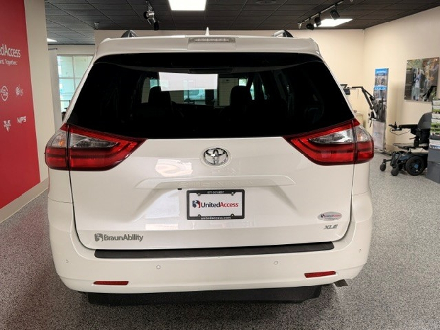 Used 2020 Toyota Sienna XLE - BraunAbility Side Entry Fold Out Automatic Ramp