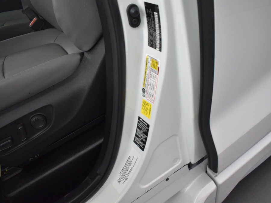 New 2025 Toyota Sienna Hybrid XLE Base - BraunAbility Side Entry Entry Fold Out Automatic Ramp