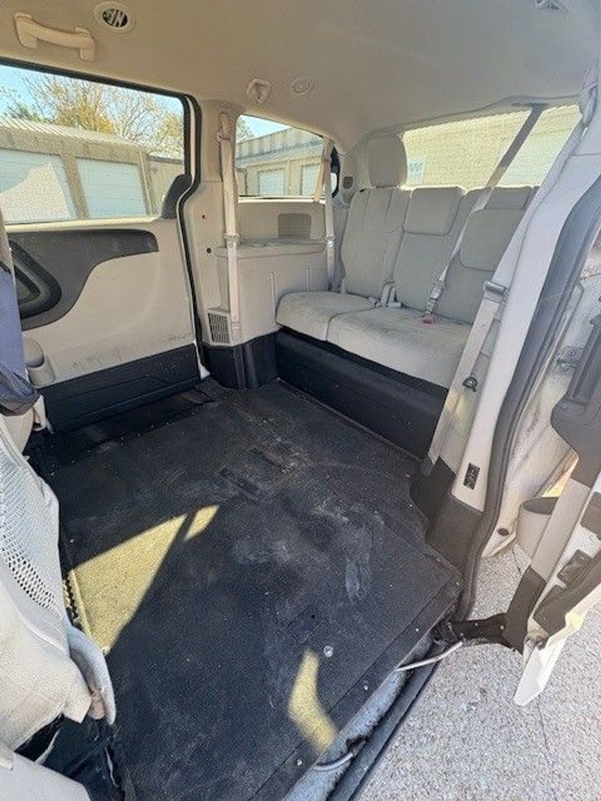  Dodge Grand Caravan image number 10