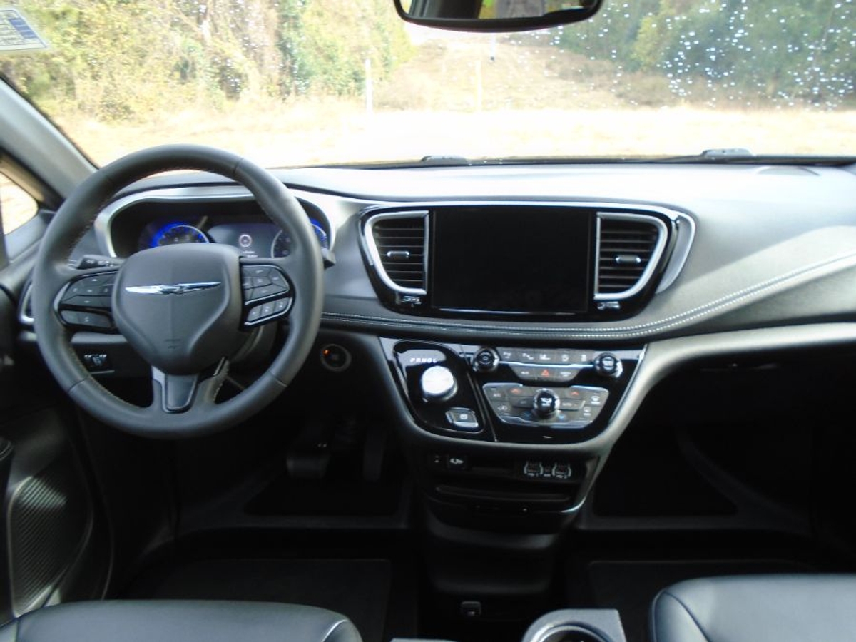 2023 CHRYSLER PACIFICA - Image 2