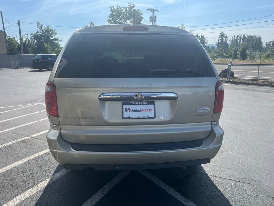 Used 2007 Chrysler Town and Country Limited - VMI Side Entry Entry In Floor Automatic Ramp