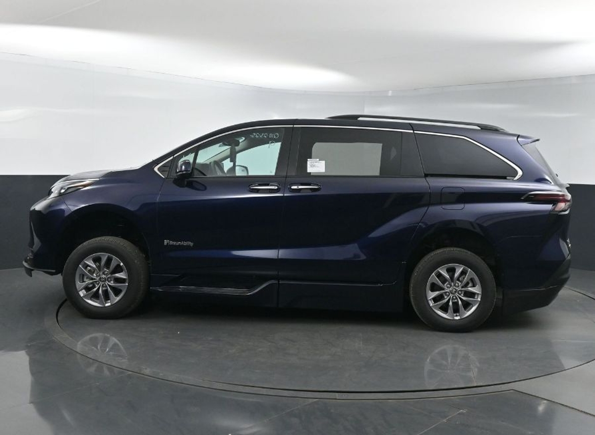 2025 TOYOTA SIENNA - Image 4