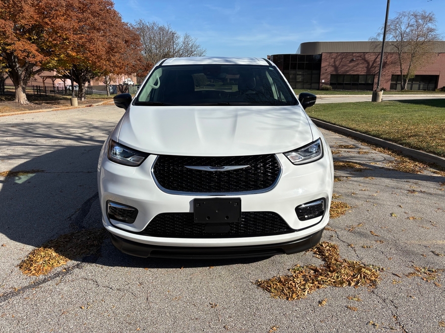 Used 2024 Chrysler Pacifica Touring L - BraunAbility Side Entry Entry Fold Out Automatic Ramp