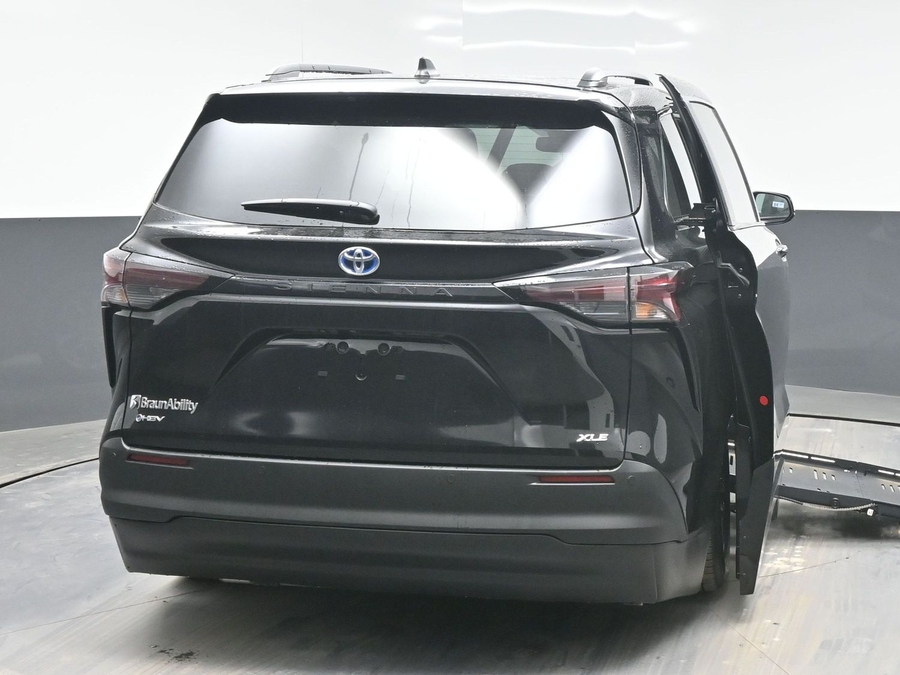 Black Toyota Sienna image number 5