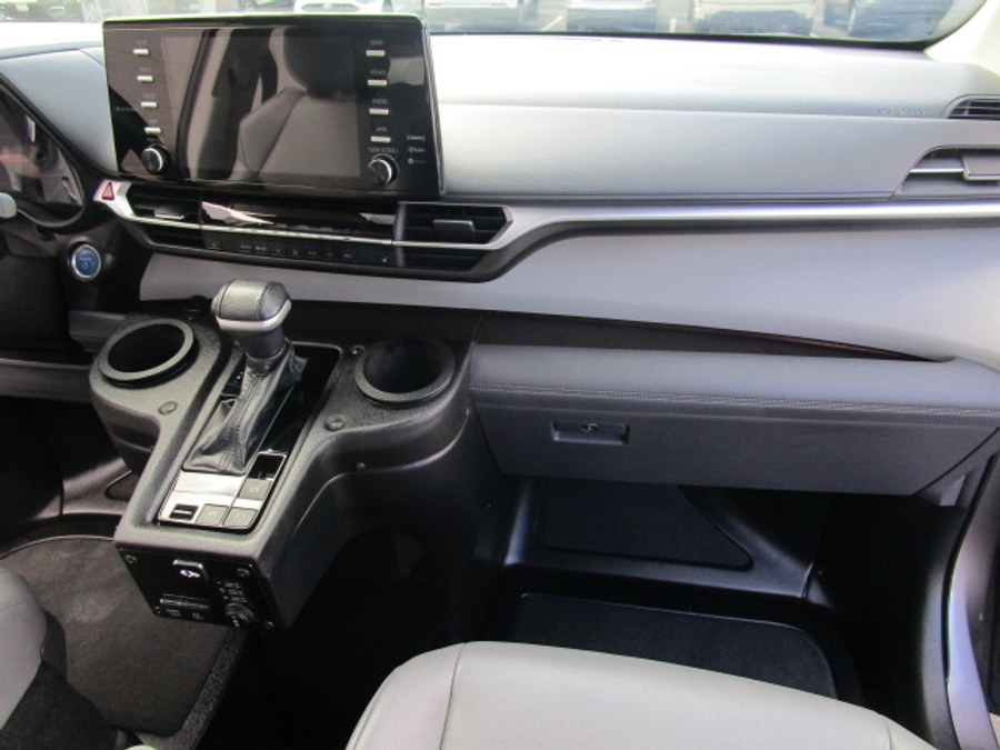 Used 2021 Toyota Sienna Hybrid XLE Base - BraunAbility Side Entry Entry Fold Out Automatic Ramp