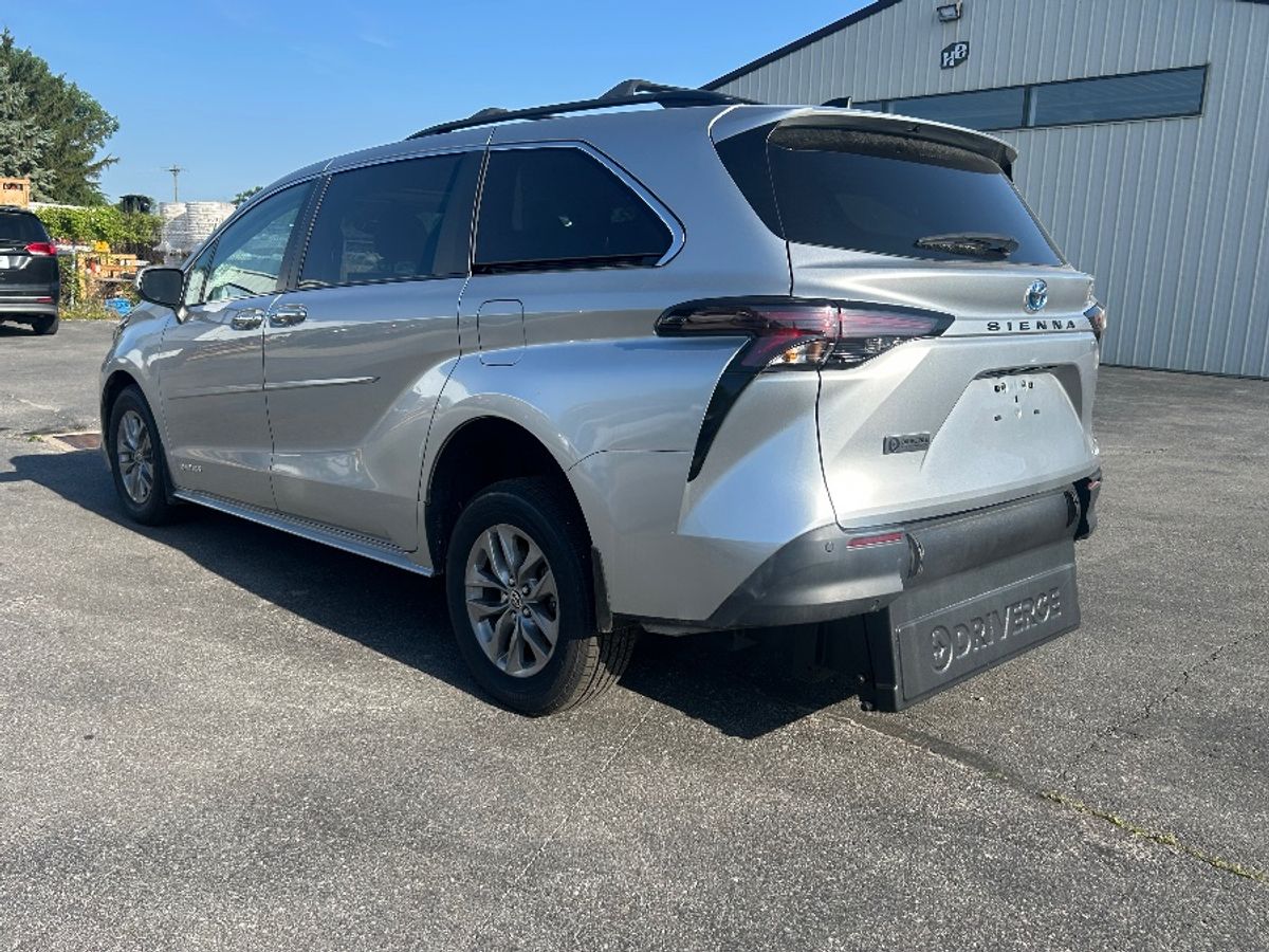 2023 TOYOTA SIENNA - Image 4