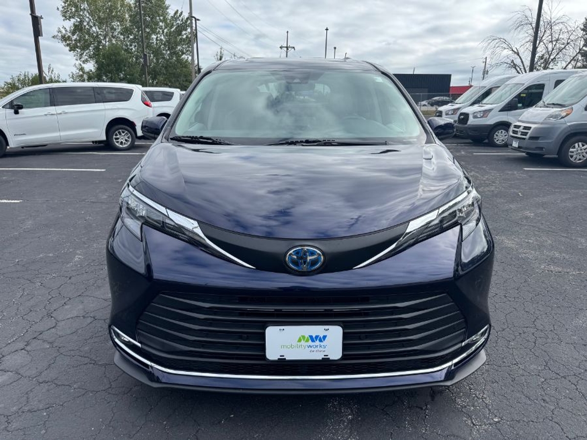 2024 TOYOTA SIENNA - Image 3