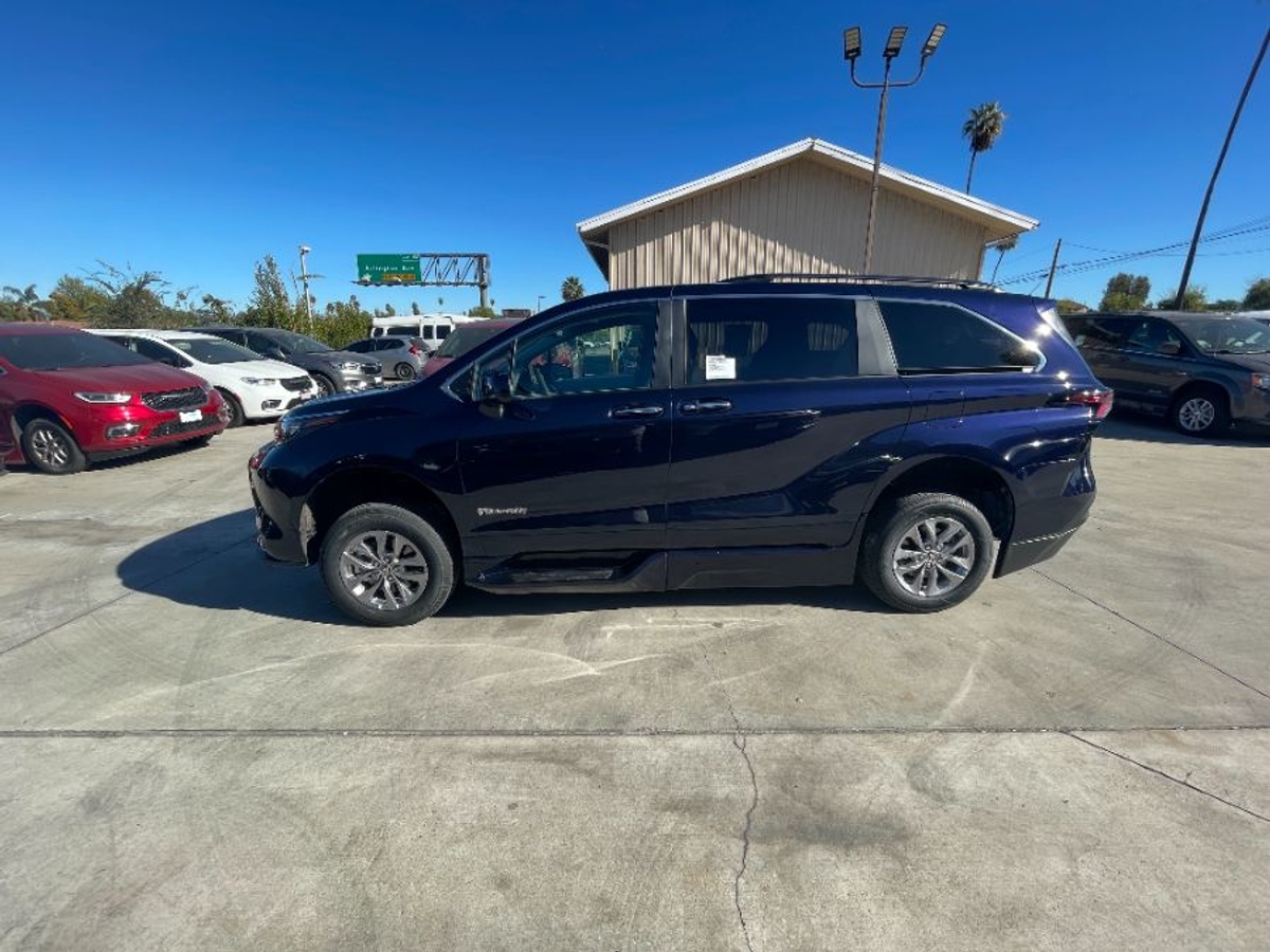 2025 TOYOTA SIENNA - Image 13