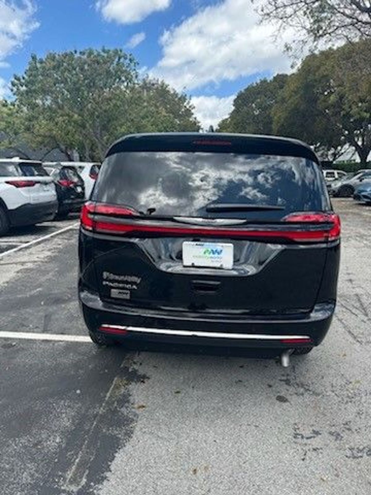 2024 Chrysler Pacifica Touring L - Photo 6
